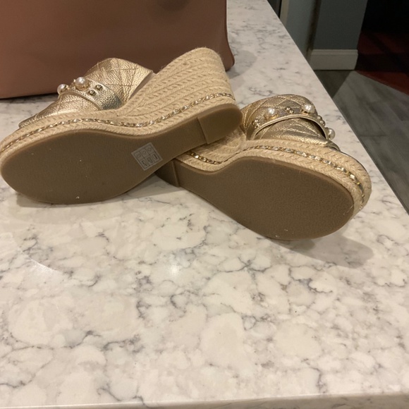 Karl Langerfeld wedge gold sandals - Picture 3 of 4